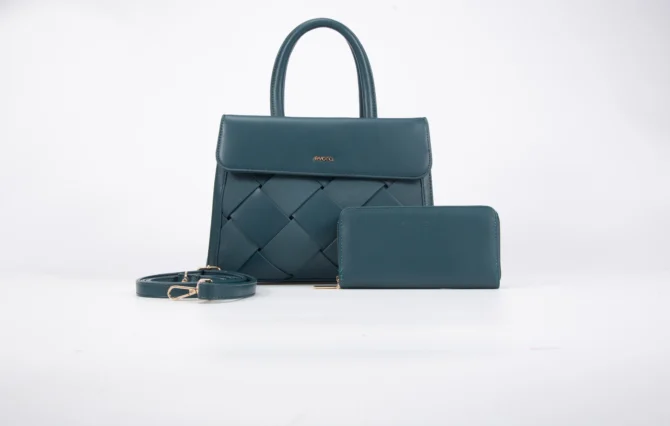 Set consisting of a medium-sized handbag with an elegant - Green