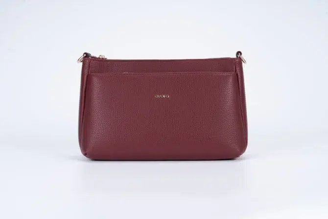 A shoulder bag for women that exudes an abundance of charm- red